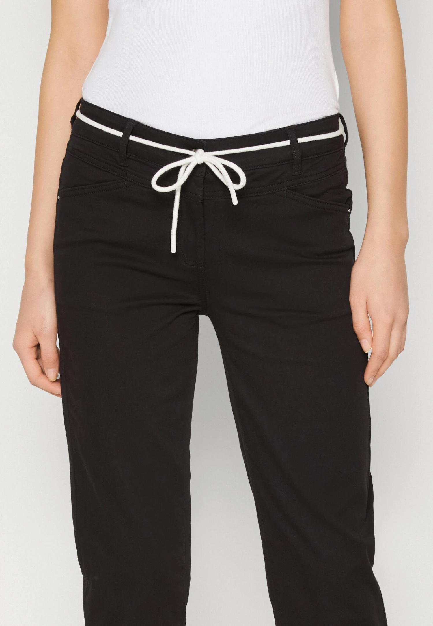 Tom Tailor Alexa Capri - Shorts - Deep Black 6 Tom Tailor Alexa Capri - Shorts - Deep Black - Image 4