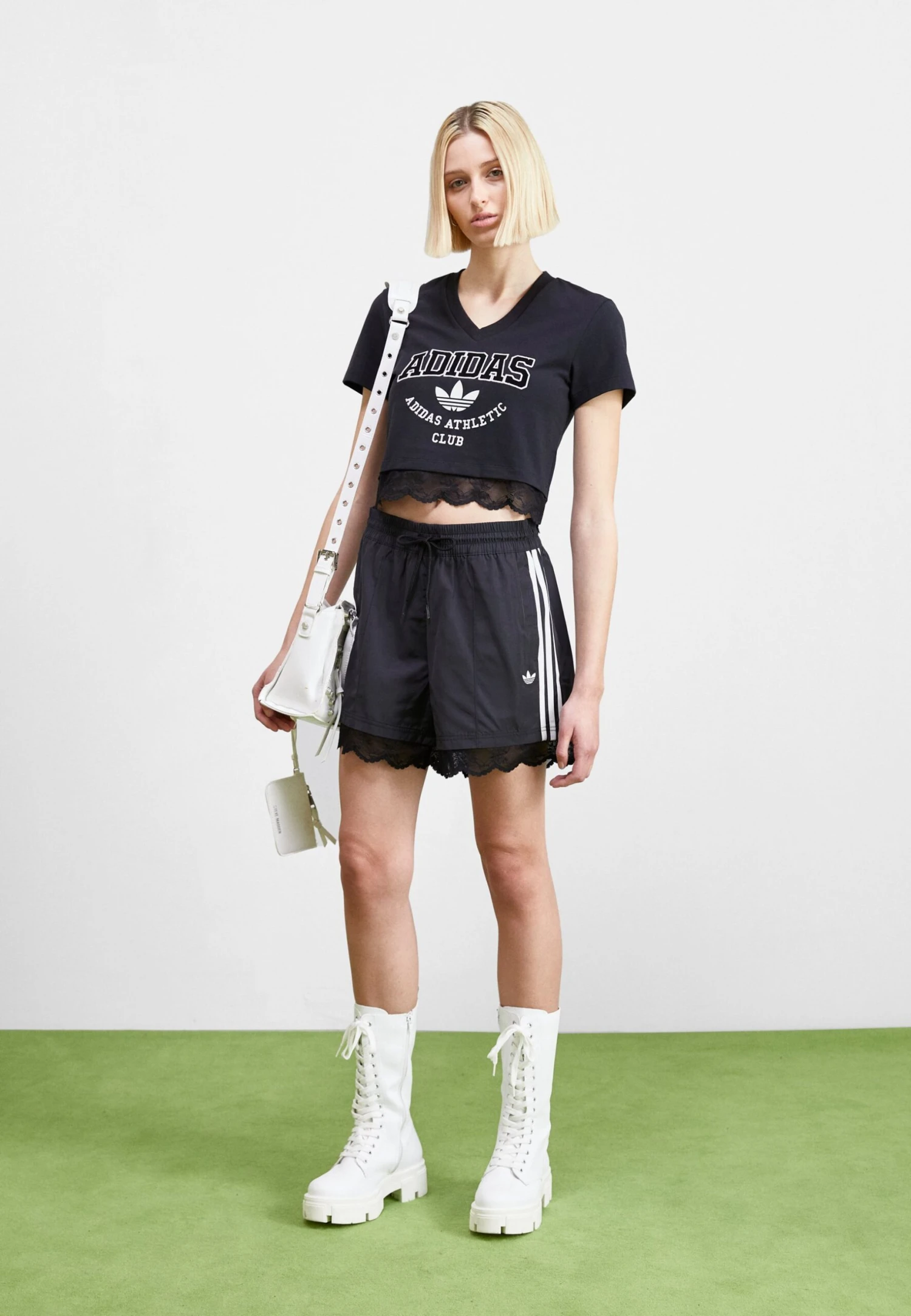 Adidas Originals Shorts - Black 3 Adidas Originals Shorts - Black - Image 2
