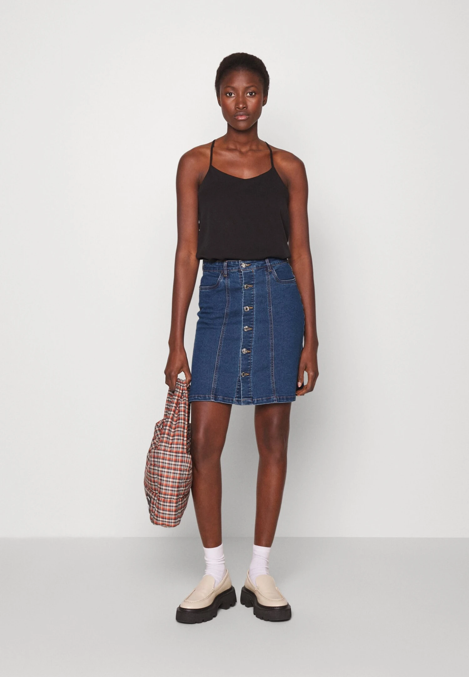 Vero Moda Tall Vmpetra Short Denim Skirt- Denim Skirt - Medium Blue Denim 4 Vero Moda Tall Vmpetra Short Denim Skirt- Denim Skirt - Medium Blue Denim - Image 2