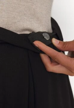 Anna Field Pleated Skirt - Black -ESPRIT || ONLY || Wal G Sales Store 0a595e0492054f1db9f62bb080a1285c