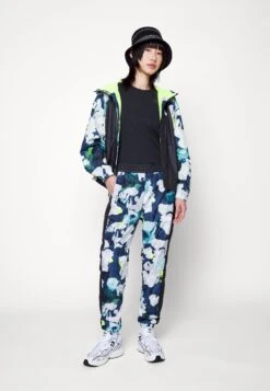 The North Face Hydrenaline Pant - Tracksuit Bottoms - Summit Navy -ESPRIT || ONLY || Wal G Sales Store 0f2e1a22c4de48df9c69581ce3132ed6