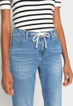 OPUS Louis - Straight Leg Jeans - Light Fresh Blue -ESPRIT || ONLY || Wal G Sales Store 0ffcb48ebdd64bbab7ad1e78d9255e9c