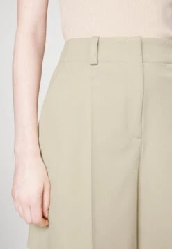 Hugo Hatisi - Shorts -ESPRIT || ONLY || Wal G Sales Store 12bb4515bf06421f9afd9effaab272ad