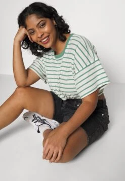 Madewell Plus Baggy Straight Short - Denim Shorts -ESPRIT || ONLY || Wal G Sales Store 172658b5b44746eea5d9e8b72e896110