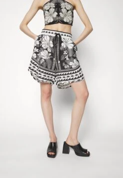 Farm Rio Macaw Uni - Shorts - Elegance Black 11 Farm Rio Macaw Uni - Shorts - Elegance Black -ESPRIT || ONLY || Wal G Sales Store 21647d56cdd7425d82bcd3b3e639c94f