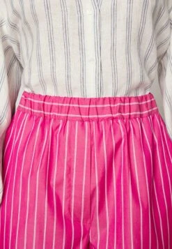 Max Mara Leisure Vezzo - Shorts -ESPRIT || ONLY || Wal G Sales Store 304f92bf10714c8c982bbb281ef95917