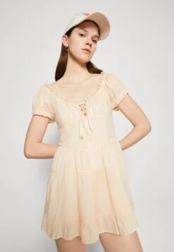 BDG Urban Outfitters Jumpsuit - Cream -ESPRIT || ONLY || Wal G Sales Store 357ef7471281412782489c63584b2603