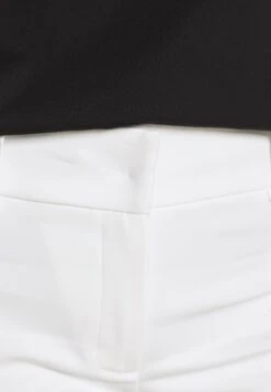 Patrizia Pepe Pantaloni/Trousers - Trousers -ESPRIT || ONLY || Wal G Sales Store 3b287809ba884f2daadf011a3d9487a7