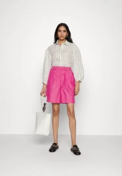 Max Mara Leisure Vezzo - Shorts -ESPRIT || ONLY || Wal G Sales Store 4321dc5ede764c139f558f64a41f673c