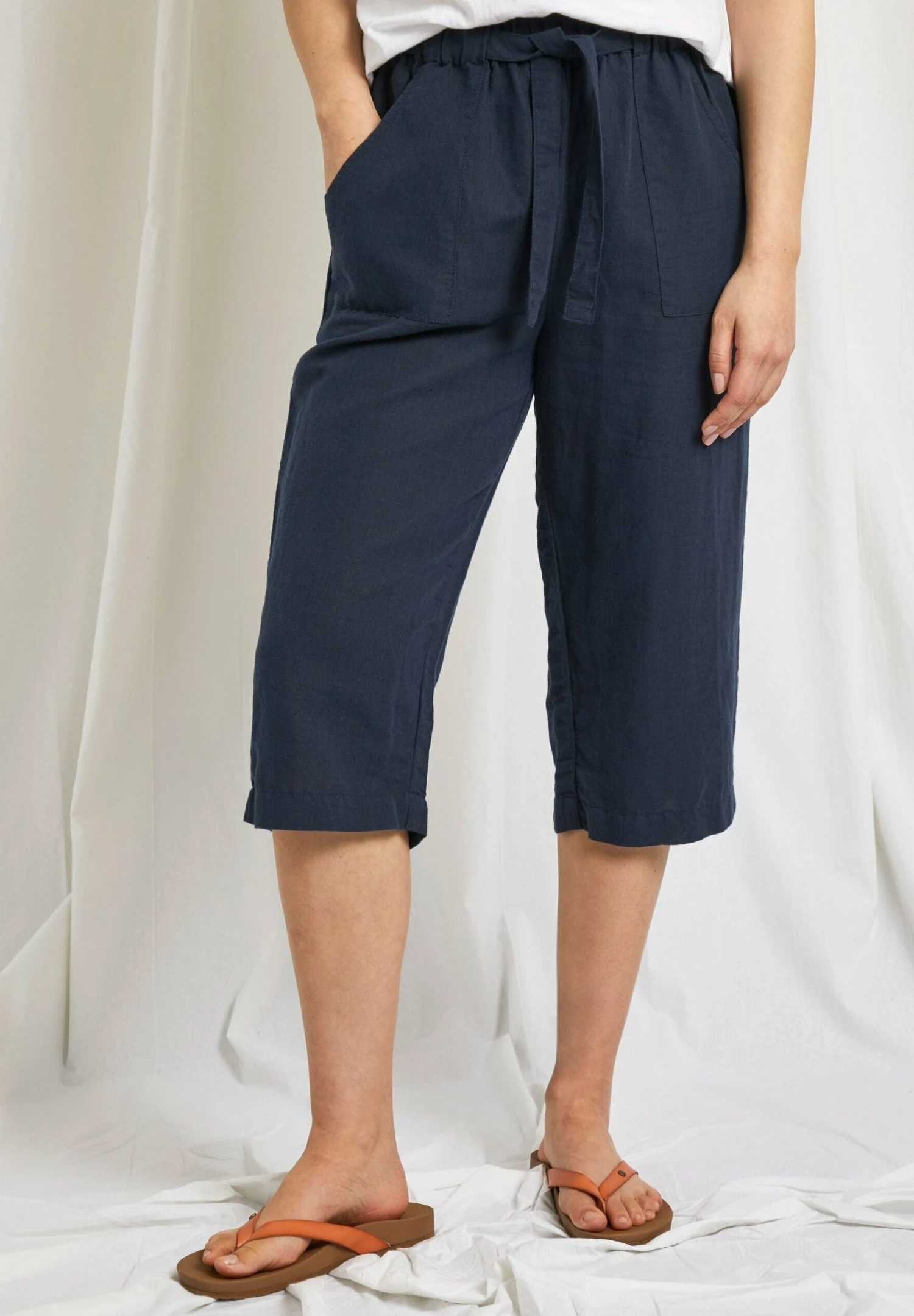 Hayling Tie Waist Cropped- Shorts - Navy 4 Hayling Tie Waist Cropped- Shorts - Navy - Image 2