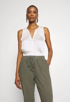 Kaffe Naya Capri - Shorts - Grape Leaf -ESPRIT || ONLY || Wal G Sales Store 4ad7211bf3cf4b15ba8607dfed52757f