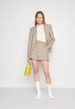 Patrizia Pepe Pantaloni/Trousers - Shorts - Spring Beige Check -ESPRIT || ONLY || Wal G Sales Store 5c6d3e5c3f5943168c2e36f0508d9b4f