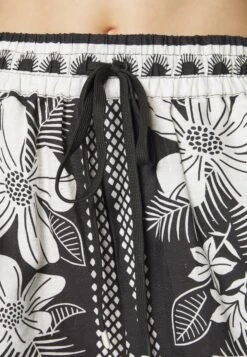 Farm Rio Macaw Uni - Shorts - Elegance Black 15 Farm Rio Macaw Uni - Shorts - Elegance Black -ESPRIT || ONLY || Wal G Sales Store 635a631d10dd4338ab576ec1eb99d81b