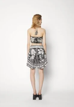 Farm Rio Macaw Uni - Shorts - Elegance Black 12 Farm Rio Macaw Uni - Shorts - Elegance Black -ESPRIT || ONLY || Wal G Sales Store 66ad08b397834ca78285bca18e5ea357