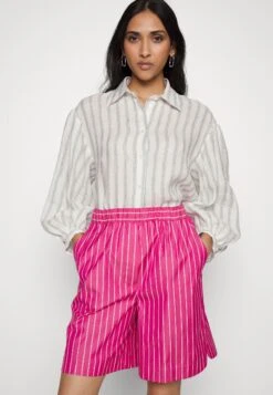 Max Mara Leisure Vezzo - Shorts -ESPRIT || ONLY || Wal G Sales Store 70457b0f62414143853f202e2ef36f50