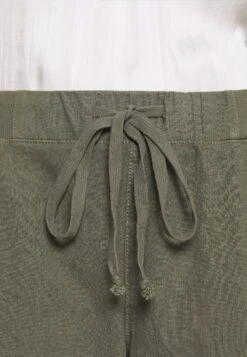 Kaffe Naya Capri - Shorts - Grape Leaf -ESPRIT || ONLY || Wal G Sales Store 792193c158d0475abff647409f475f10