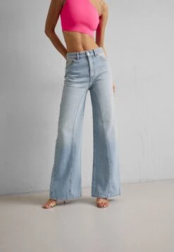 Victoria Beckham Bianca - Relaxed Fit Jeans