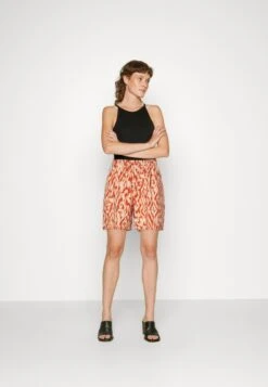 MOSS COPENHAGEN Orlena Ladonna - Shorts -ESPRIT || ONLY || Wal G Sales Store 86a8391f9dbc47629752ebb41728df36