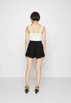 Vero Moda Petite Vmbumpy - Shorts -ESPRIT || ONLY || Wal G Sales Store 9caa3f839a064aef85749d3619d784d8