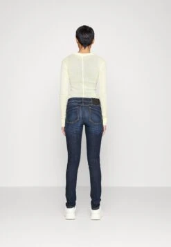 Sportmax Ussuri - Jeans Skinny Fit -ESPRIT || ONLY || Wal G Sales Store a6a48fdbc8d74688a9d694379e02abbb