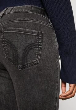 Hollister Co. Clean Curvy - Bootcut Jeans -ESPRIT || ONLY || Wal G Sales Store aeef381498c94f62a784de1877016cc6