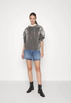 CITIZENS OF HUMANITY Marlow - Denim Shorts - Amaretto/Indigo 13 CITIZENS OF HUMANITY Marlow - Denim Shorts - Amaretto/Indigo -ESPRIT || ONLY || Wal G Sales Store afaaf1effa774b3e8c6a392fa46244ba