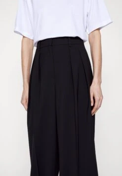 THEORY Pleat Pant New - Trousers - Black -ESPRIT || ONLY || Wal G Sales Store b5e51469eedb4b5fa83d988ca2e281e4