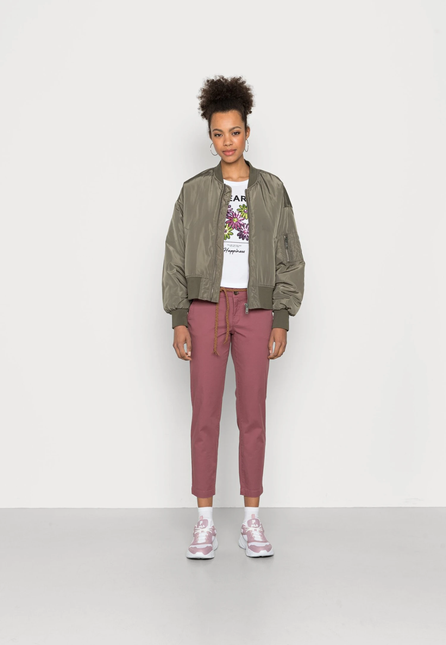 ONLY Onlevelyn Ankle Pant - Chinos 4 ONLY Onlevelyn Ankle Pant - Chinos - Image 2