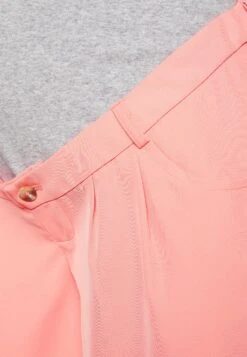 ONLY MATERNITY Olmlaura Pleat - Shorts -ESPRIT || ONLY || Wal G Sales Store b7df68ead44449679b46914211207230