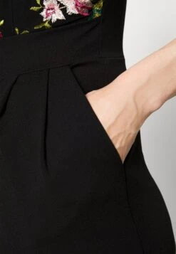 Contrast Plunge - Jumpsuit -ESPRIT || ONLY || Wal G Sales Store c7ccb288571343d4877214d4fb0db8cd