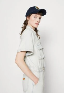 American Vintage Jumpsuit - Super Bleached -ESPRIT || ONLY || Wal G Sales Store ca84eb1311ad4d41b9ee521ae26edeae