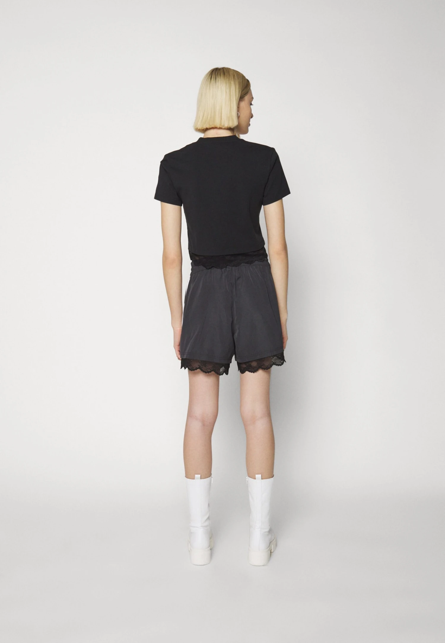 Adidas Originals Shorts - Black 5 Adidas Originals Shorts - Black - Image 4