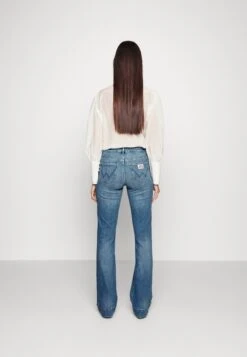 Wrangler Flared Jeans - Flared Jeans -ESPRIT || ONLY || Wal G Sales Store df40b1e0d06c4eb3be177c64816c34c2