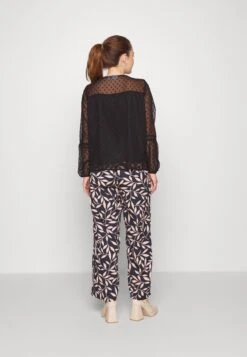 Viellie Pants - Trousers -ESPRIT || ONLY || Wal G Sales Store e62b365030674517992c8e04691c8f23