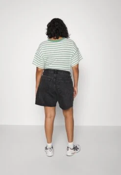 Madewell Plus Baggy Straight Short - Denim Shorts -ESPRIT || ONLY || Wal G Sales Store e85a46bc19a84d27876a4cf841ee1b38