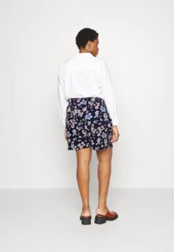 Oncnova Lux - Shorts -ESPRIT || ONLY || Wal G Sales Store ec67e809aaa74ae49b4fe6df95b43790