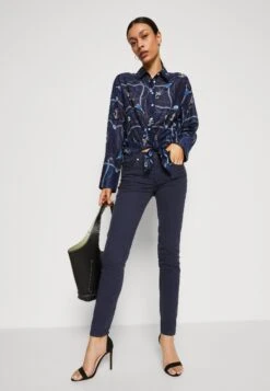 Armani Exchange Tasche - Trousers - Soul 11 Armani Exchange Tasche - Trousers - Soul -ESPRIT || ONLY || Wal G Sales Store f01f065f520349edb038d17a98b3a1f1