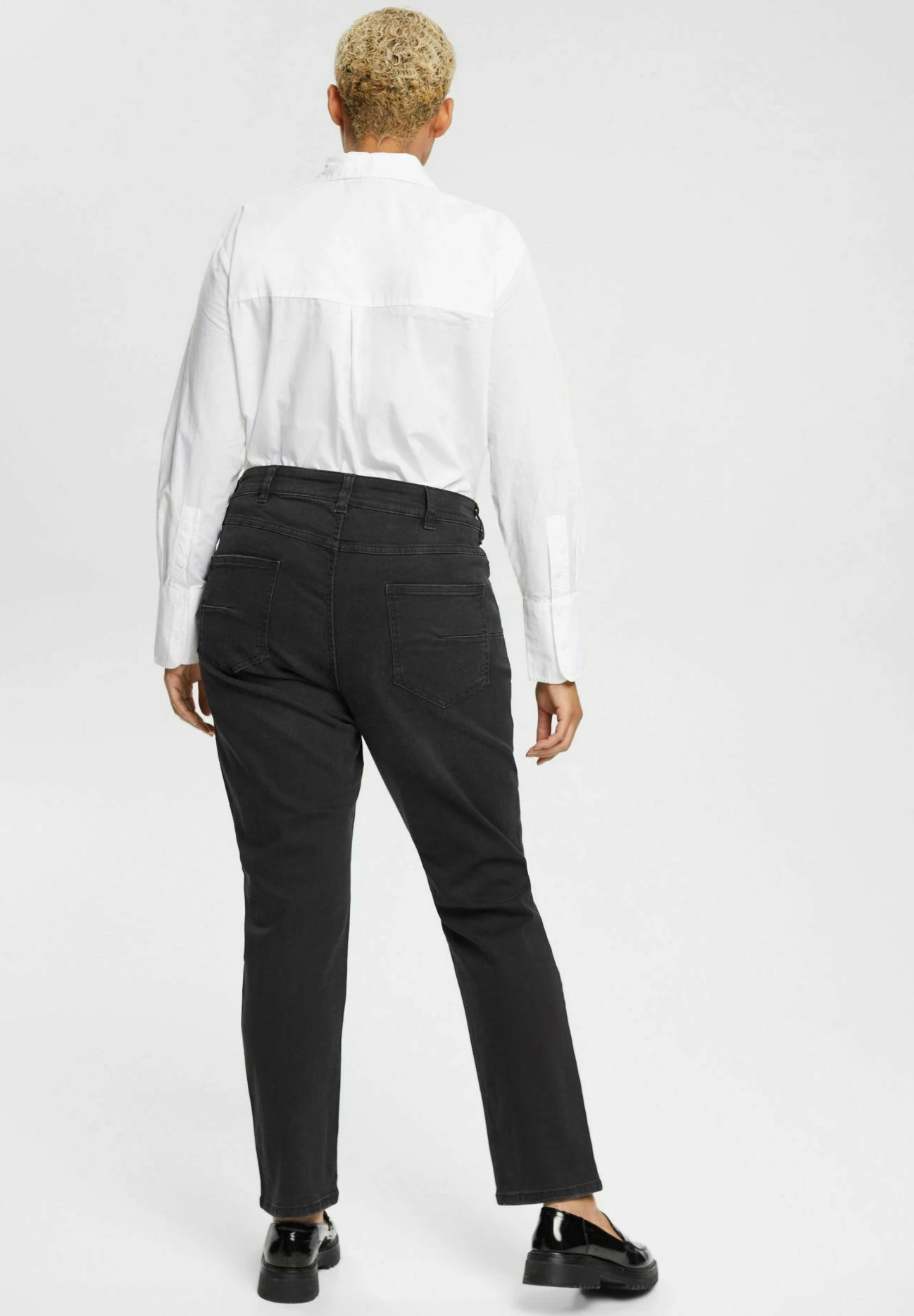 ESPRIT Mit Geradem Bein Und Mittlerer Bundhöhe - Straight Leg Jeans 5 ESPRIT Mit Geradem Bein Und Mittlerer Bundhöhe - Straight Leg Jeans - Image 3