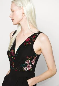 Contrast Plunge - Jumpsuit -ESPRIT || ONLY || Wal G Sales Store fc821fffab3a480d8a08d740b9ef7b32