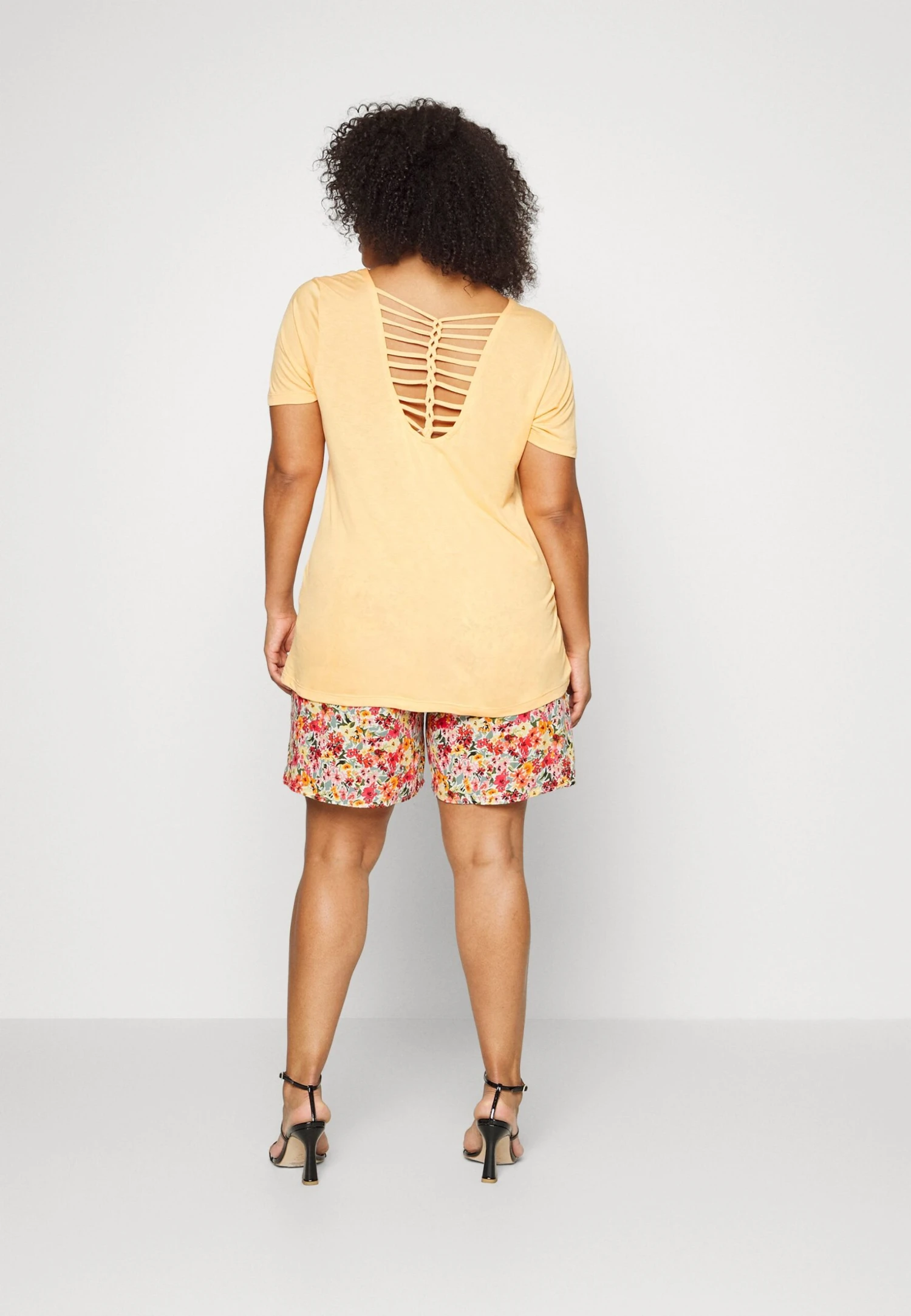 Oncfrederikke Belt - Shorts - Cloud Dancer/Pink 5 Oncfrederikke Belt - Shorts - Cloud Dancer/Pink - Image 3