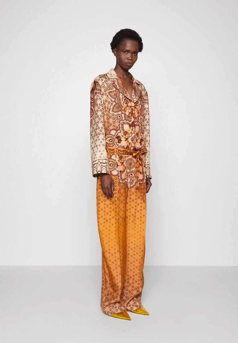 Front Page 27 Front Page -ESPRIT || ONLY || Wal G Sales Store 5d1969c324b8430cbb206878e1a12990 768x1109 1